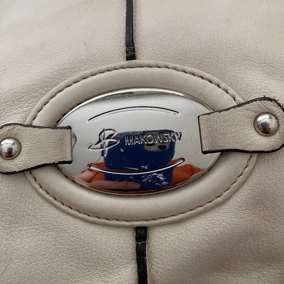 B. Makowsky Leather Purse + Dust Bag - Picture 5 of 16